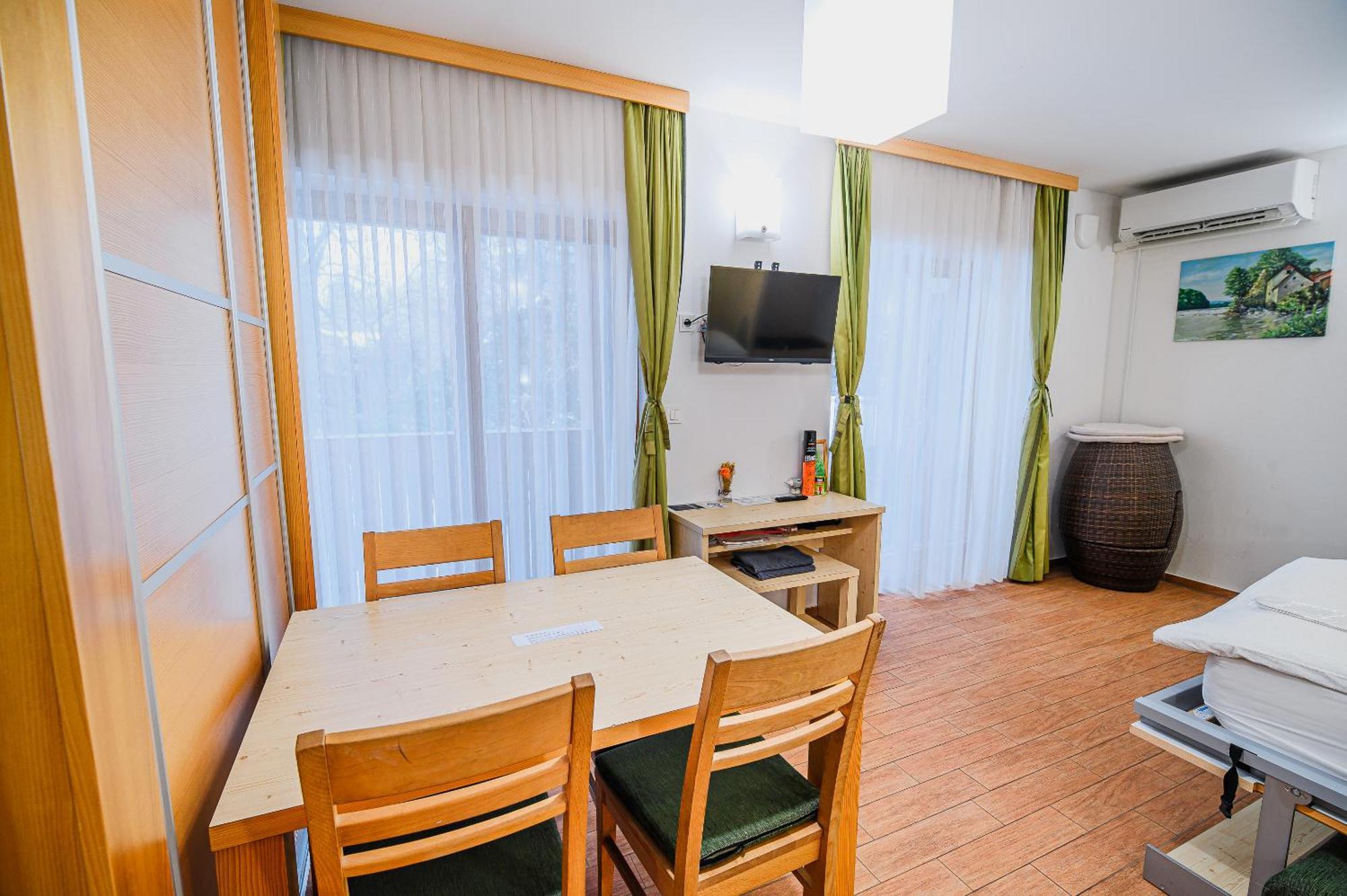 Apartments Maleric With Indoor Pool And Wellness Dragatuš Quarto foto